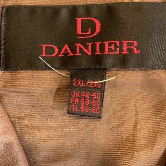 Danier leather jacket - Picture 4 of 12